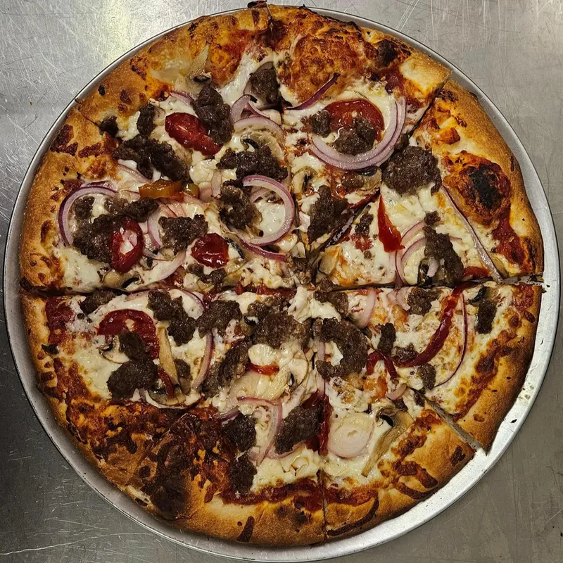Fou de la Viande meat lovers pizza with beef, pepperoni and red onion
